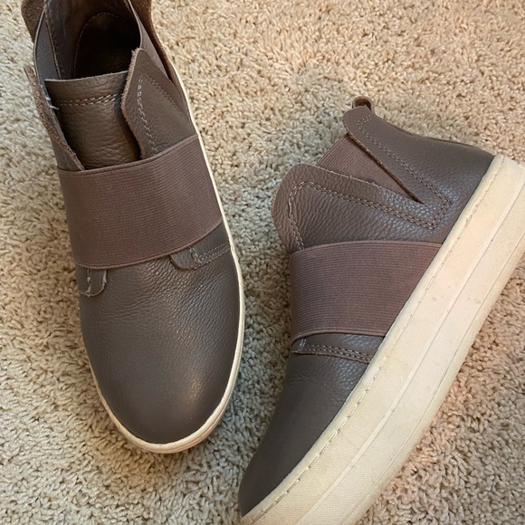 J/Slides Grey Platform Sneaker - Picture 7 of 7